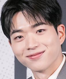 차강윤