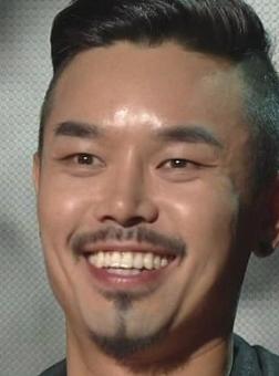 이현섭