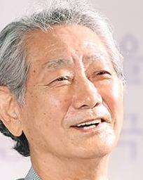 전무송