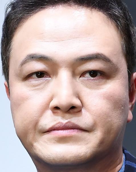 정웅인